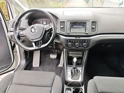 Second-hand VW Sharan Active 150 CP (110 kW) 2022 Alb Monovolum