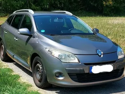 Gebraucht Renault Mégane GrandTour Dynamique 131 PS (96 kW) 2010 Grau Kombi