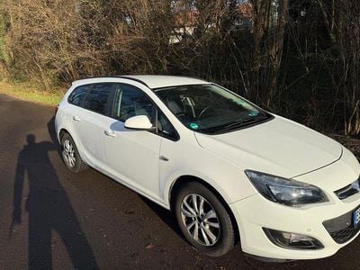 Weiß Gebraucht 2015 Opel Astra Style Kombi | 5.950 € (Guter Preis)