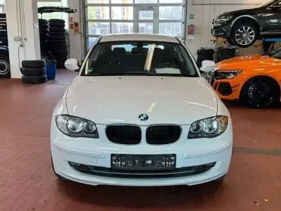 Usata BMW 116 Advantage 122 CV (89 kW) 2010 Bianco Utilitaria