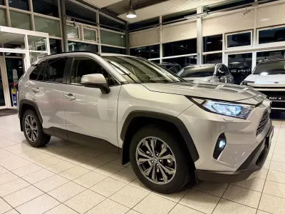 Gebraucht Toyota RAV4 175 PS (128 kW) 2023 Silber SUV
