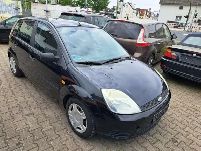 Używany Ford Fiesta 69 KM (50 kW) 2005 Czarny Hatchback