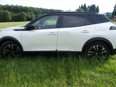 Gebraucht Peugeot e-2008 GT-line 100 kW (136 PS) 2022 Weiß SUV
