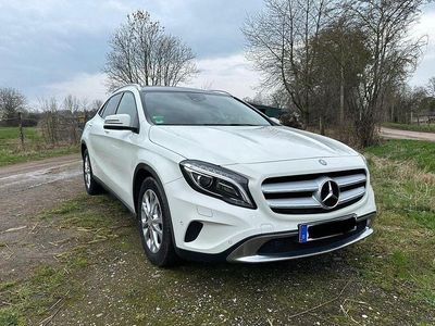 Gebraucht Mercedes GLA220 StreetStyle 177 PS (130 kW) 2015 Weiß SUV