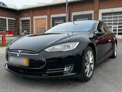 Usata Tesla Model S 269 kW (367 CV) 2015 Nero Utilitaria