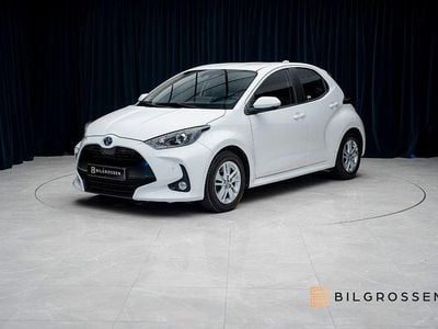 Gebraucht Toyota Yaris Hybrid Active 116 PS (85 kW) 2023 Weiß Limousine