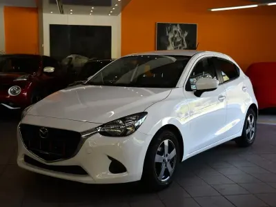 Usata Mazda 2 75 CV (55 kW) 2016 Bianco Berlina