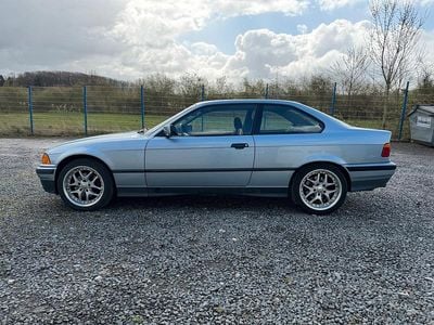 Gebraucht BMW 325 141 PS (103 kW) 1992 Blau Coupé