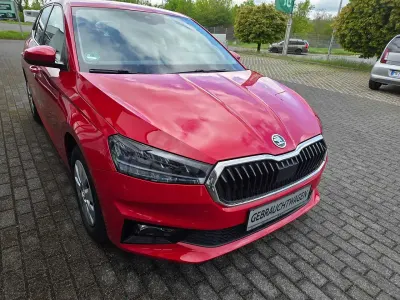 Używany Skoda Fabia Selection 80 KM (58 kW) 2023 Czerwony Hatchback