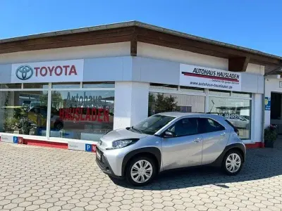 Gebraucht Toyota Aygo X X-play 72 PS (52 kW) 2023 Silber SUV