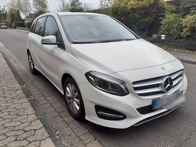 Usata Mercedes B180 Style 122 CV (89 kW) 2017 Bianco Monovolume
