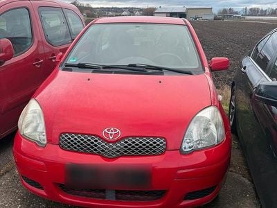 Usado Toyota Yaris 65 HP (47 kW) 2005 Vermelho Citadino