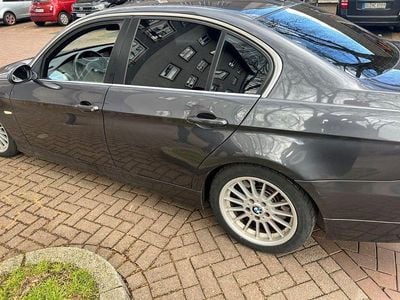 Gebraucht BMW 325 Sport Line 197 PS (144 kW) 2008 Grau Limousine