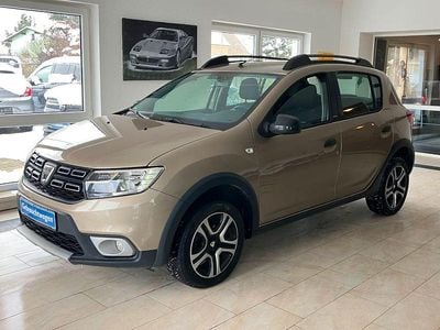 Beige Gebraucht 2018 Dacia Sandero Celebration SUV | 7.590 € (Superpreis)