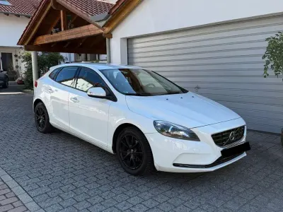 Gebraucht Volvo V40 114 PS (83 kW) 2015 Weiß Limousine