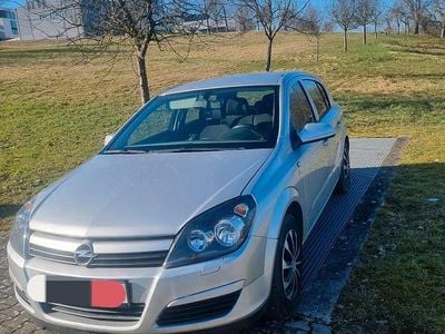 Begagnad Opel Astra 105 HK (77 kW) 2005 Silver Halvkombi