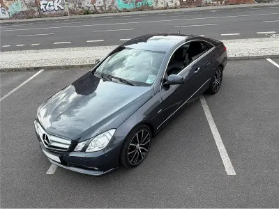 Gebraucht Mercedes E250 204 PS (150 kW) 2011 Grau Coupé