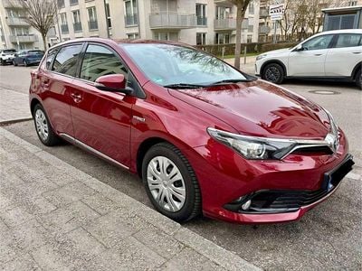Gebraucht Toyota Auris Hybrid Edition-S 99 PS (72 kW) 2017 Rot Limousine