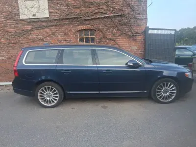 Gebraucht Volvo V70 Momentum 205 PS (150 kW) 2010 Blau Kombi