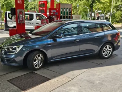 Gebraucht Renault Mégane GrandTour Intens 132 PS (97 kW) 2017 Blau Kombi