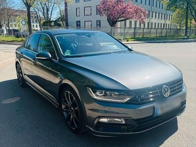 Usata VW Passat R-line 150 CV (110 kW) 2017 Grigio Berlina