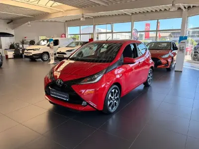 Gebraucht Toyota Aygo X-play 69 PS (50 kW) 2017 Rot Kleinwagen