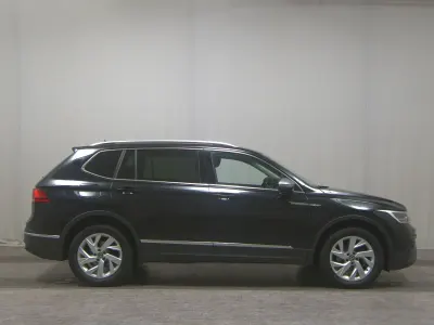 Gebraucht VW Tiguan Allspace Life 150 PS (110 kW) 2023 Schwarz SUV