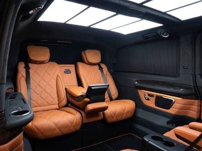 Schwarz Gebraucht 2024 Mercedes V300 Luxury Van / Kleinbus | 257.040 €