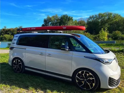 Używany VW ID. Buzz Pro 150 kW (204 KM) 2022 Biały Minivan