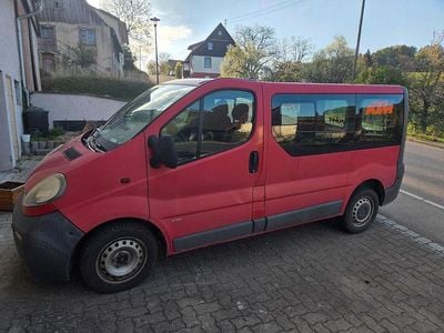 Second-hand Opel Vivaro 101 CP (74 kW) 2003 Roșu Monovolum