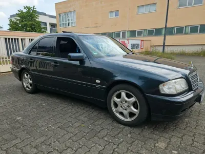 Używany Mercedes C280 197 KM (144 kW) 2000 Czarny Sedan/Limuzyna