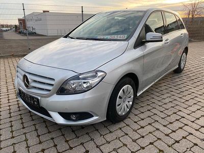 Gebraucht Mercedes B180 116 PS (85 kW) 2014 Silber Van / Kleinbus