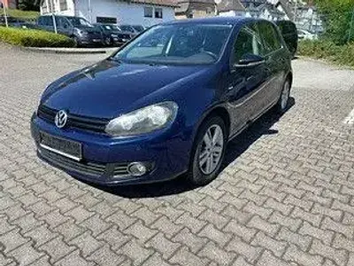 Gebraucht VW Golf VII Match 105 PS (77 kW) 2012 Blau Limousine