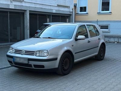 Second-hand VW Golf IV 75 CP (55 kW) 1998 Argintiu Hatchback