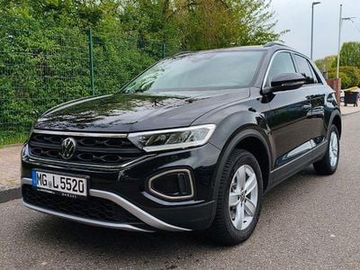 Second-hand VW T-Roc Life 150 CP (110 kW) 2022 Negru SUV