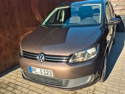 Gebraucht VW Touran Trendline 105 PS (77 kW) 2012 Braun Van / Kleinbus