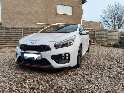 Gebraucht Kia Ceed GT-Challenge 204 PS (150 kW) 2014 Weiß Kleinwagen