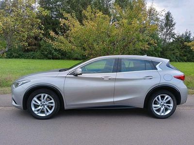 Silber Gebraucht 2016 Infiniti Q30 SUV | 14.800 € (Fairer Preis)