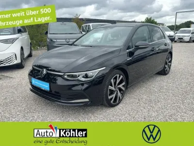 Gebraucht VW Golf VIII Style 190 PS (139 kW) 2022 Deep black perleffekt Limousine