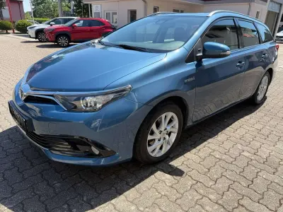 Gebraucht Toyota Auris Hybrid Edition-S 99 PS (72 kW) 2016 Blue metallic Kombi