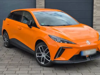 Gebraucht MG MG4 EV Luxury 150 kW (204 PS) 2023 Orange Kleinwagen