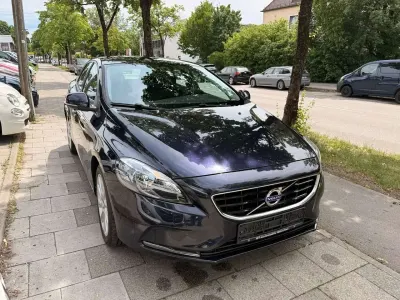 Gebraucht Volvo V40 120 PS (88 kW) 2015 Magic blue Limousine