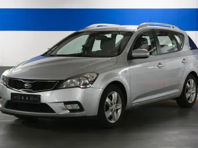 Gebraucht Kia Ceed Sportswagon 125 PS (91 kW) 2012 Machine silver (metallic) Kombi