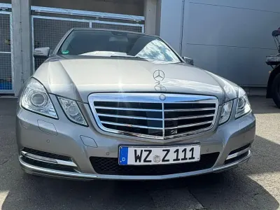 Używany Mercedes E300 252 KM (185 kW) 2011 Szary Sedan/Limuzyna