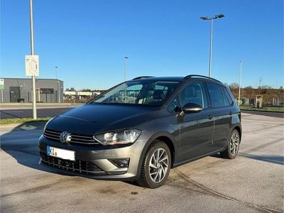 Grau Gebraucht 2017 VW Golf Sportsvan Sound Van / Kleinbus | 13.900 € (Fairer Preis)