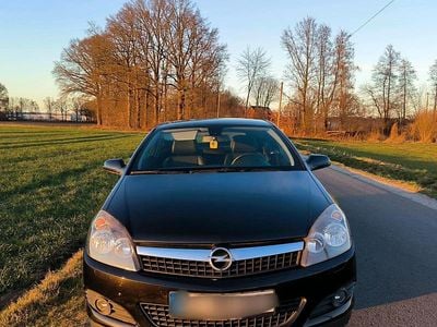 Schwarz Gebraucht 2009 Opel Astra GTC Coupé | 2.950 € (Fairer Preis)