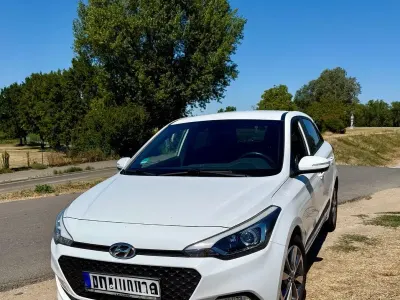 Gebraucht Hyundai i20 Classic 84 PS (61 kW) 2017 Weiß Kleinwagen