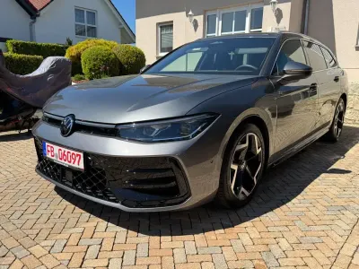 Usata VW Passat R-line 150 CV (110 kW) 2025 Grigio Station wagon