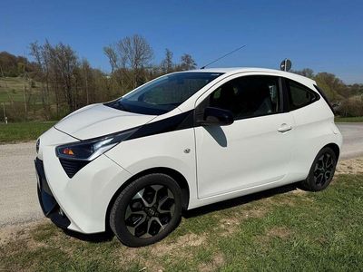 Usata Toyota Aygo Connect Style 72 CV (52 kW) 2019 Bianco Utilitaria