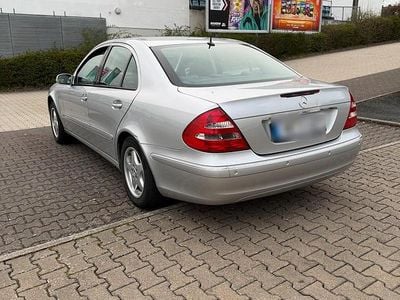 Second-hand Mercedes E240 177 CP (130 kW) 2002 Argintiu Berlinǎ